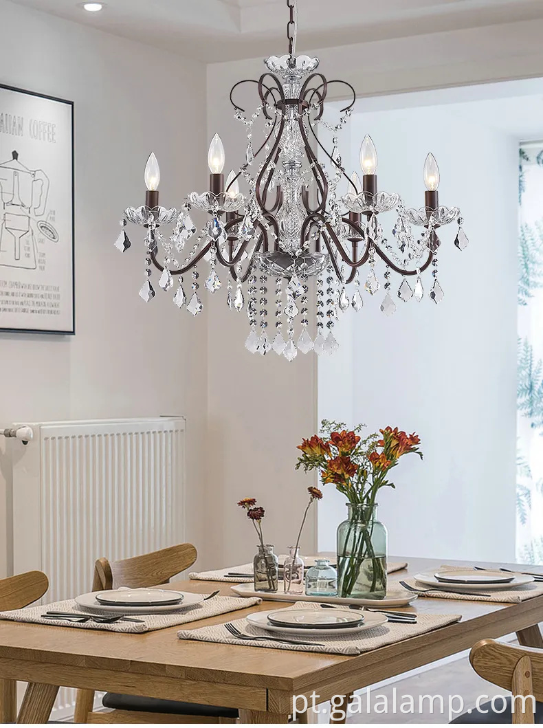 O elegante lustre de cristal liderou